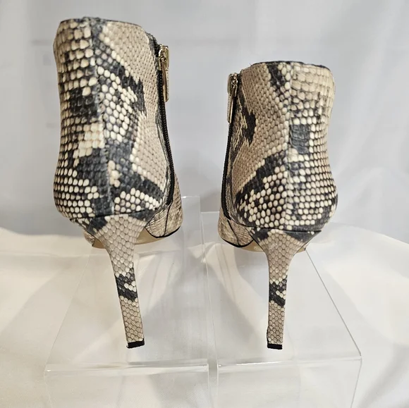 Vince Camuto VC-Sestrind Ankle Bootie - Picture 5 of 9